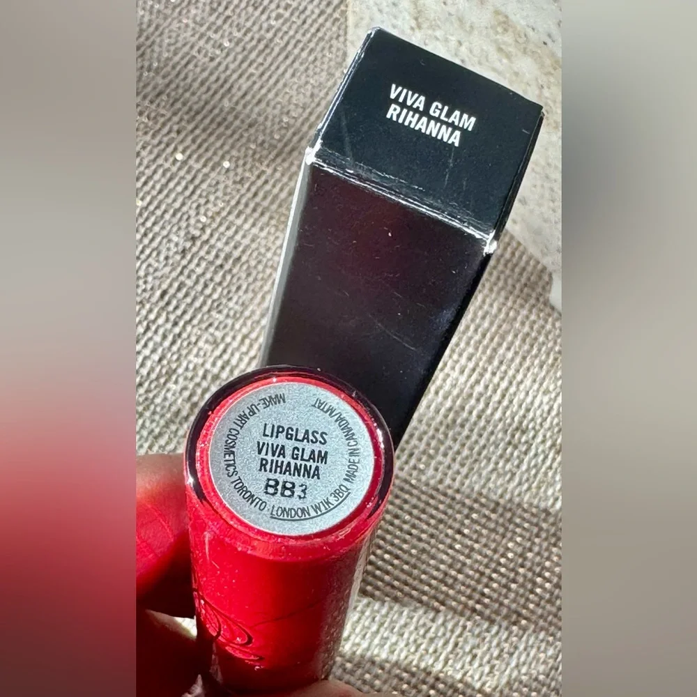 MAC x Rihanna - Viva Glam Lipglass - LIMITED-EDITION✨ 🍒 - Picture 2 of 10